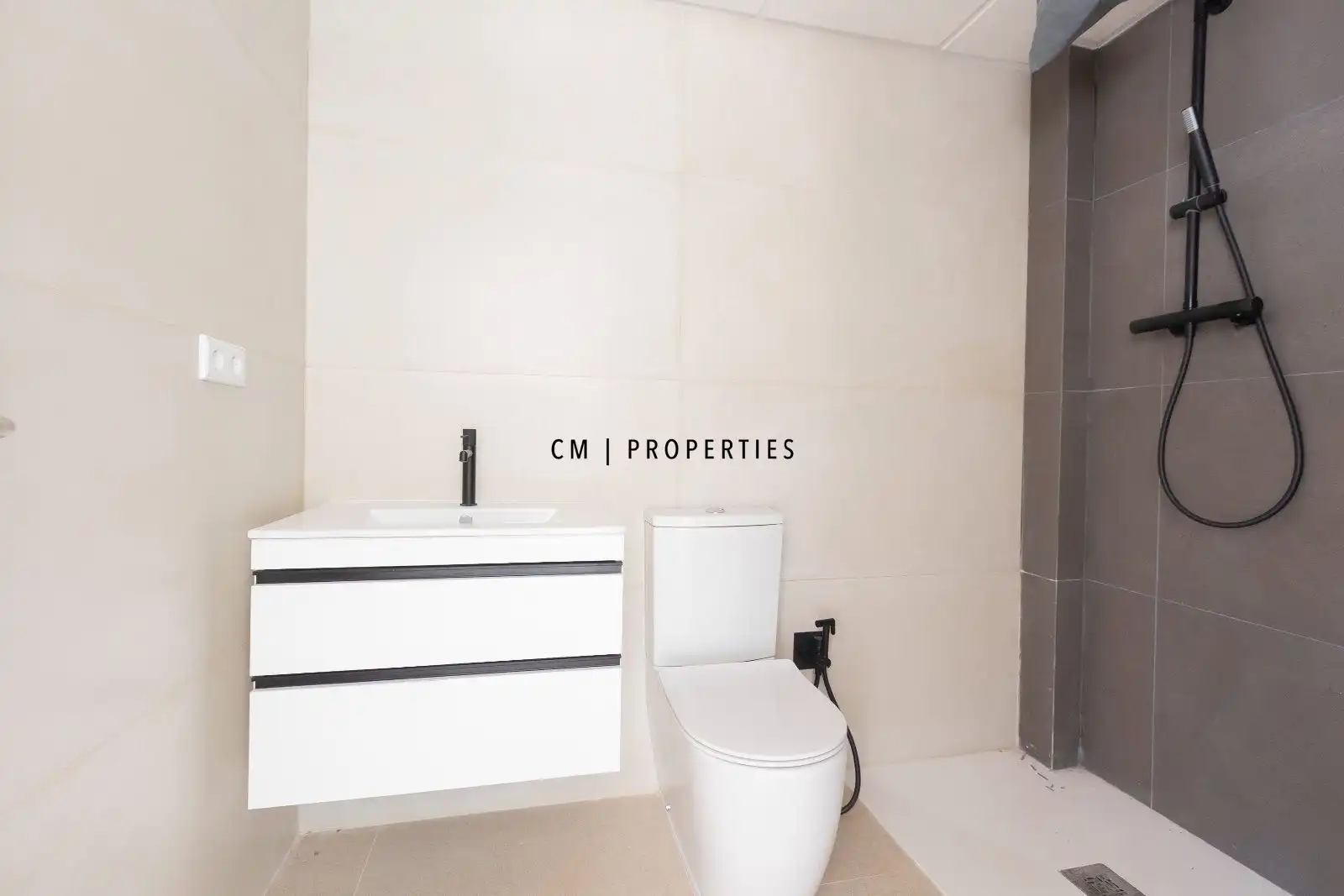 Baño de Casa adosada en venta en Chiva con Aire acondicionado, Calefacción y Jardín privado