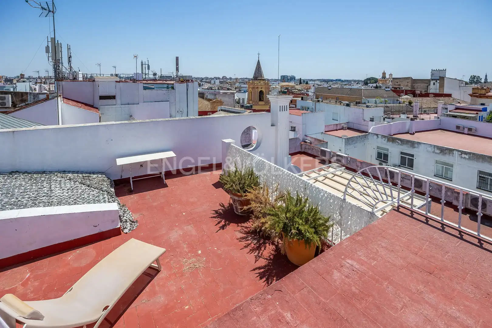 Vista exterior de Ático en venta en Sevilla con Aire acondicionado, Calefacción y Terraza