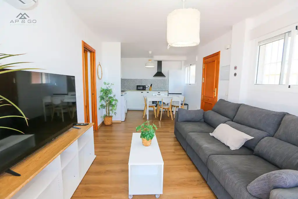 Sala d'estar de Àtic de lloguer en Almuñécar amb Aire condicionat, Terrassa i Moblat