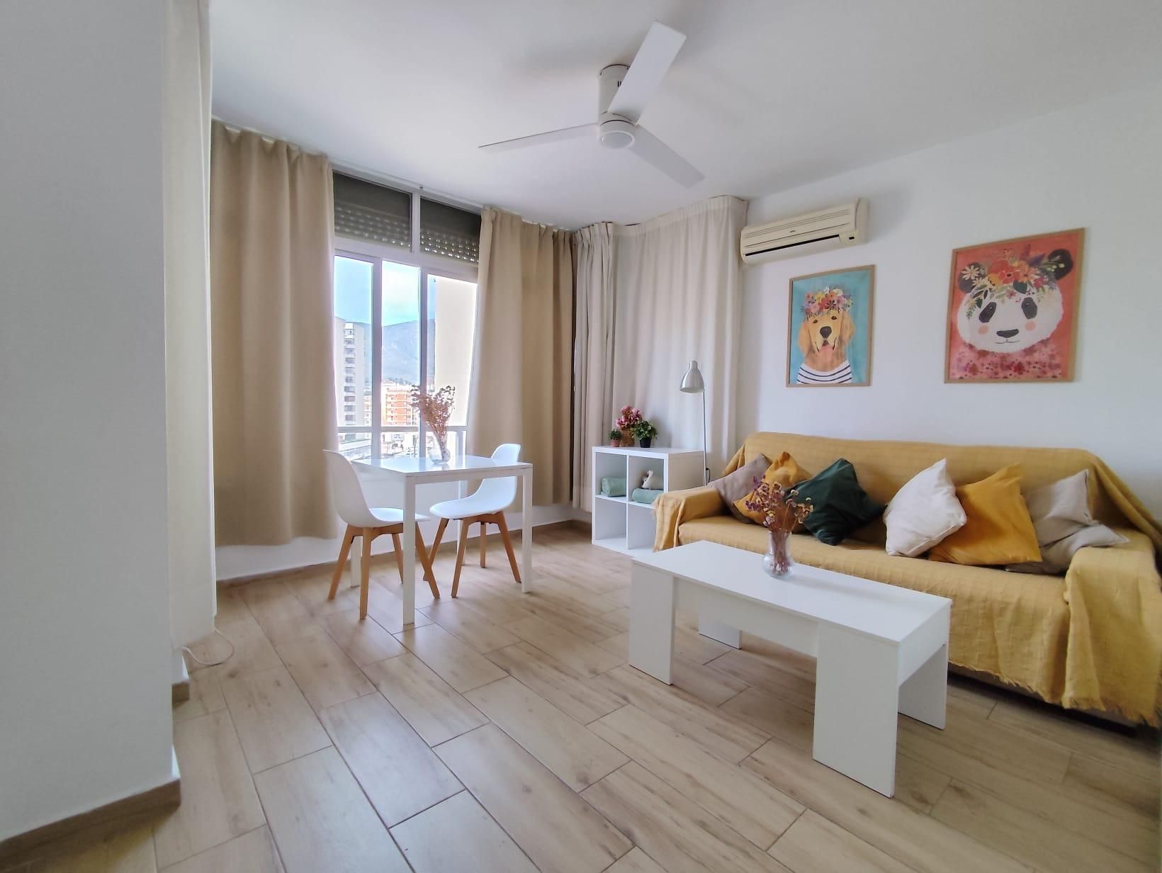 Living room of Study to rent in Torremolinos  with Air Conditioner, Terrace and Community pool