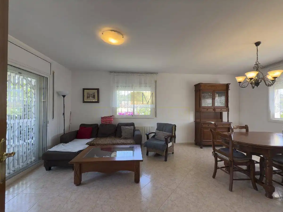 Sala d'estar de Casa o xalet en venda en Sant Pere de Ribes amb Aire condicionat, Calefacció i Jardí privat