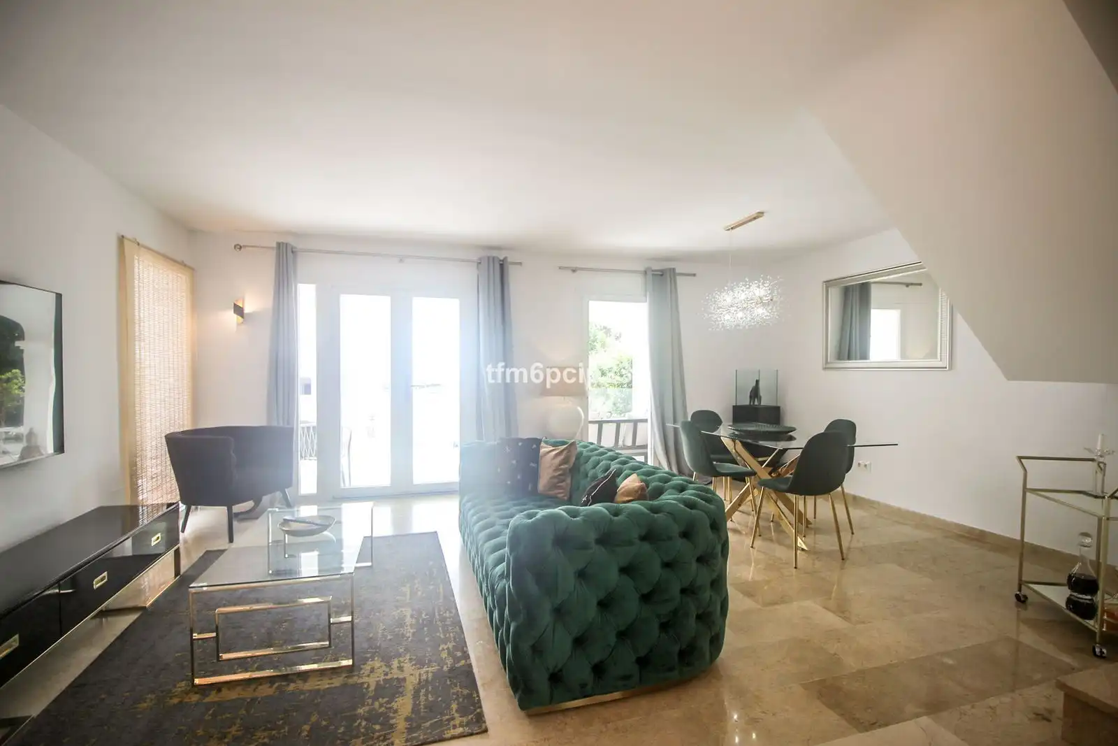 Sala d'estar de Casa adosada en venda en Manilva amb Aire condicionat, Traster i Moblat