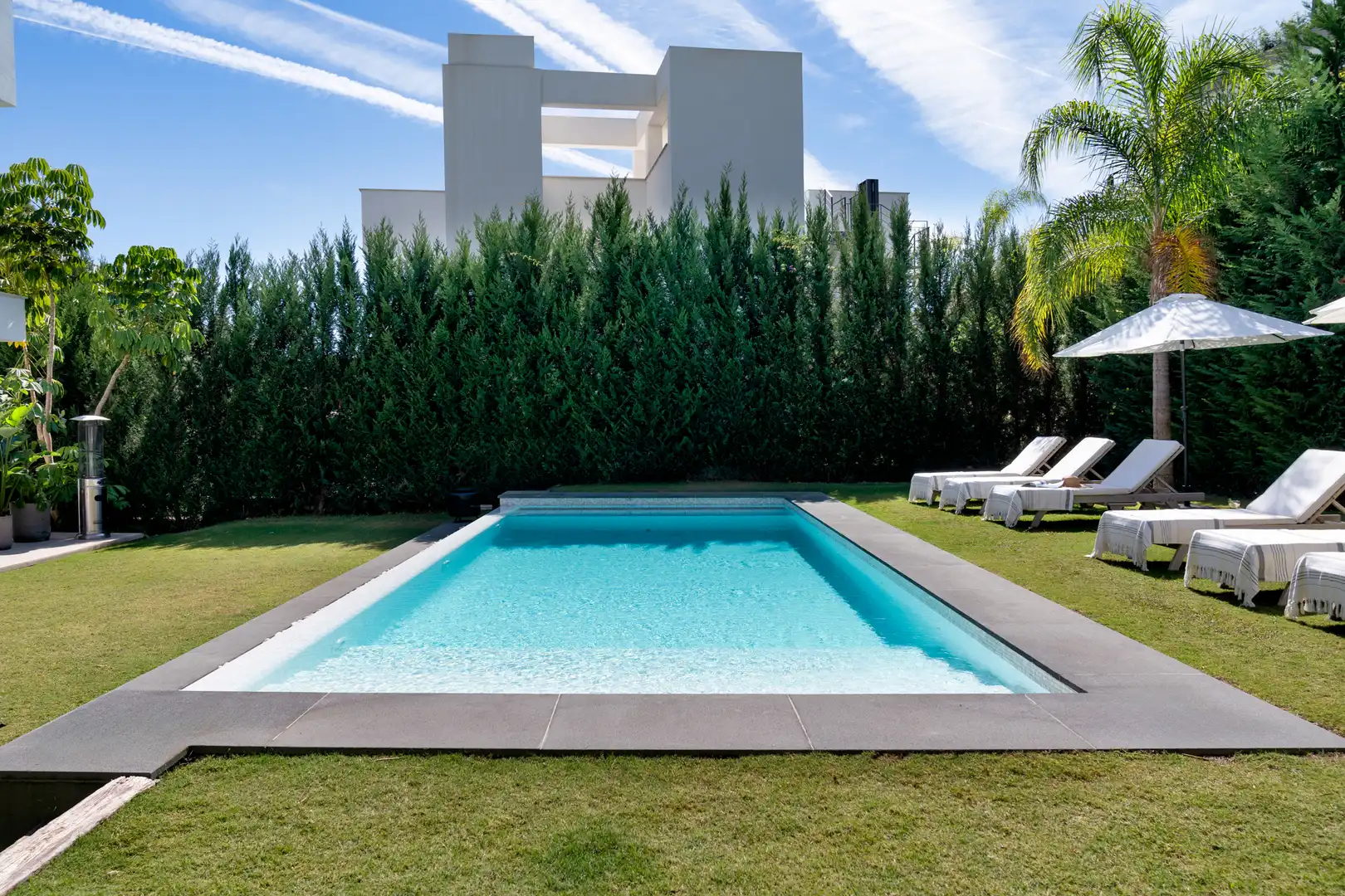 Piscina de Casa o xalet en venda en Marbella amb Aire condicionat, Jardí privat i Terrassa