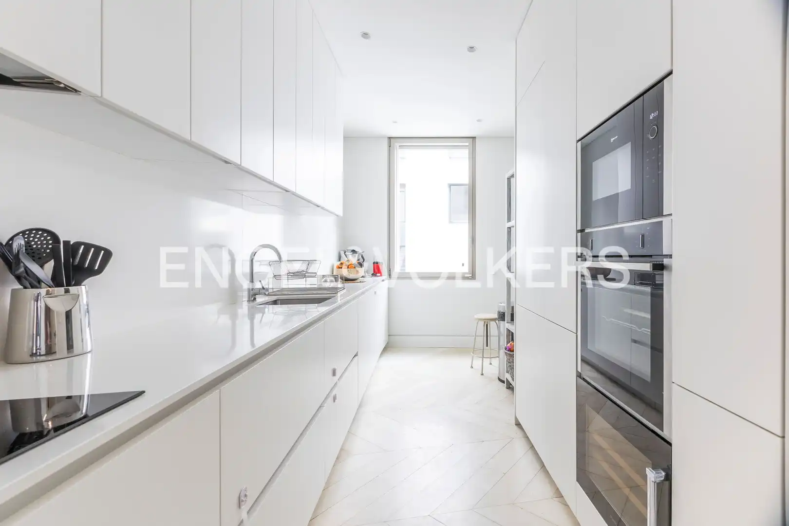 Cuina de Apartament en venda en Madrid amb Calefacció, Jardí privat i Traster