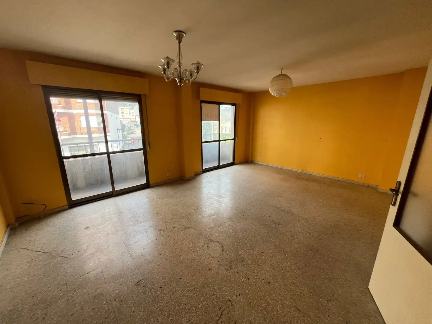 Sala de estar de Piso en venta en O Barco de Valdeorras   con Terraza, Trastero y Balcón