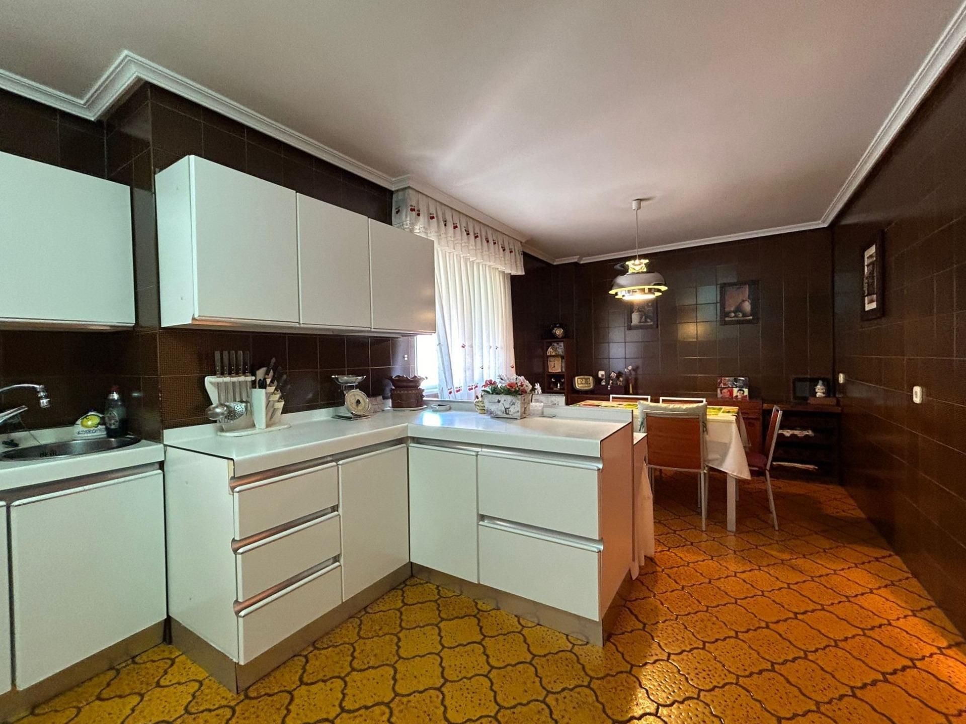 Kitchen of Flat for sale in  Madrid Capital  with Heating and Terrace