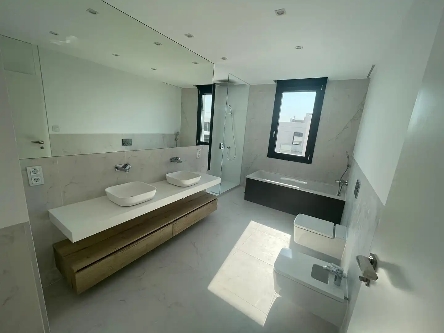Baño de Casa o chalet de alquiler en Majadahonda con Aire acondicionado, Calefacción y Jardín privado