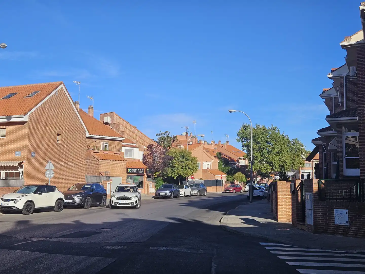 Vista exterior de Casa adosada en venda en Colmenar Viejo amb Jardí privat
