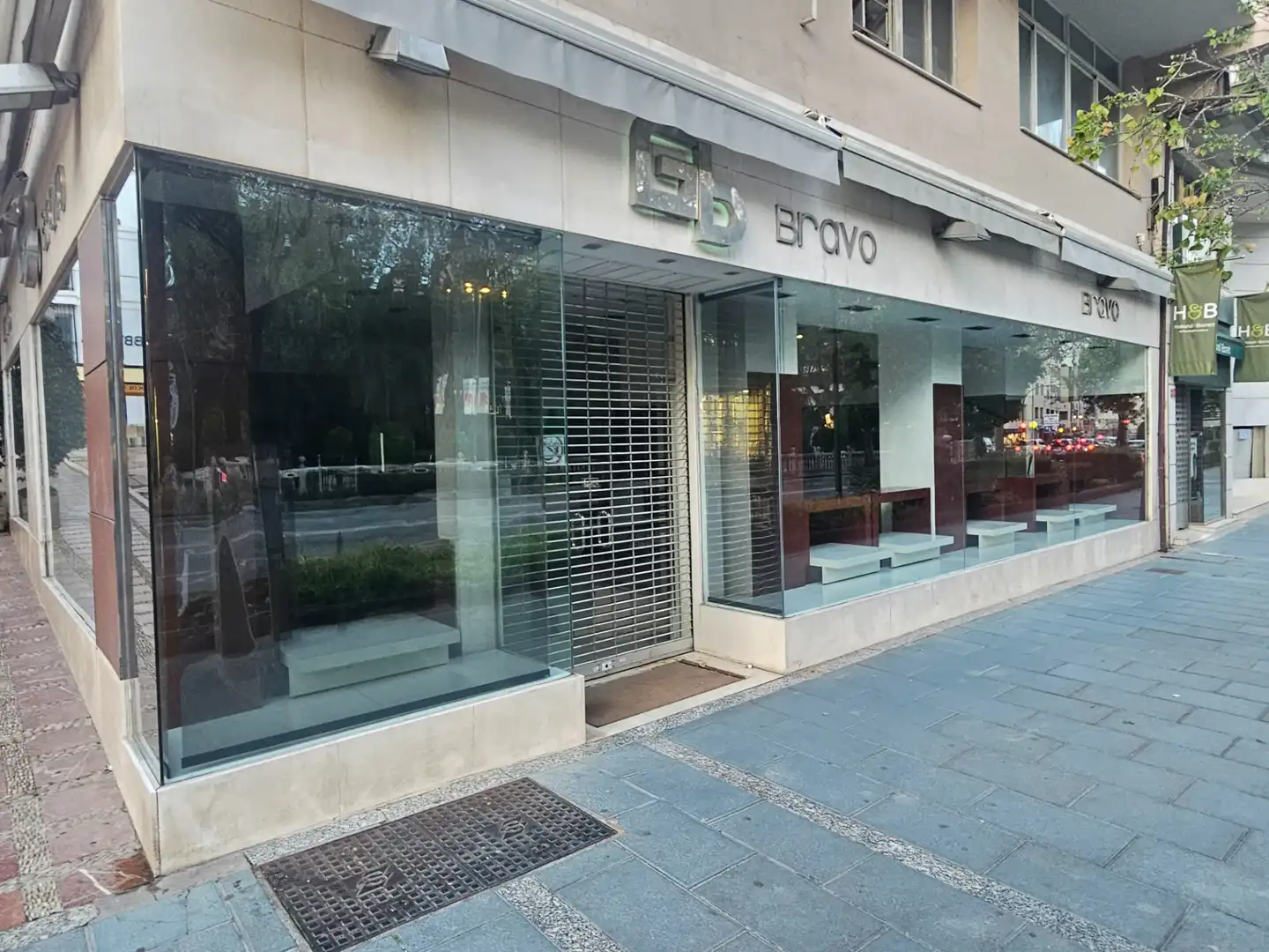 Local comercial en venda a Avenida Ramón y Cajal, imagen 3