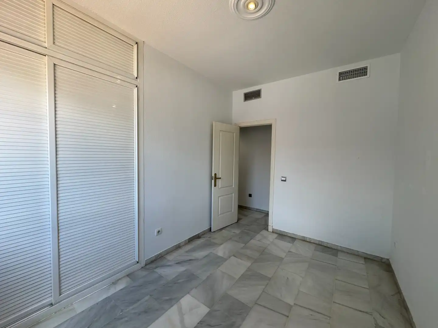 Habitación de Casa o chalet de alquiler en Espartinas con Aire acondicionado, Calefacción y Jardín privado