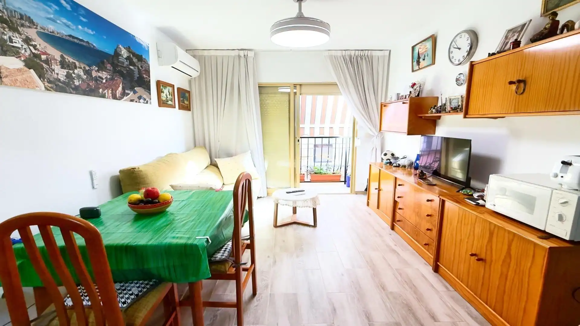 Sala d'estar de Pis en venda en Benidorm amb Moblat i Balcó