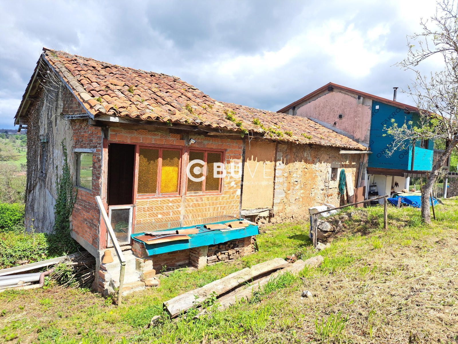 Vista exterior de Casa adosada en venda en Grado amb Calefacció, Terrassa i Alarma