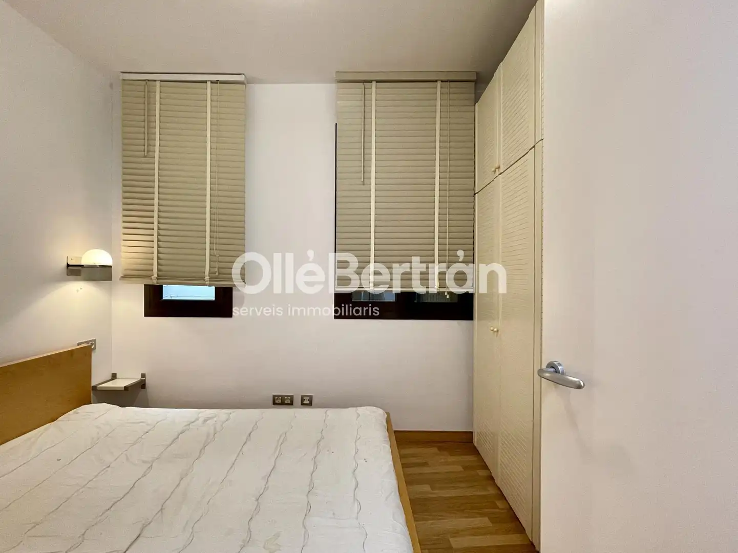 Bedroom of Flat for sale in Barcelona  with Air Conditioner, Heating and Oven