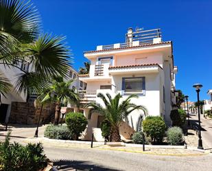 Vista exterior de Casa o xalet en venda en Manilva amb Terrassa