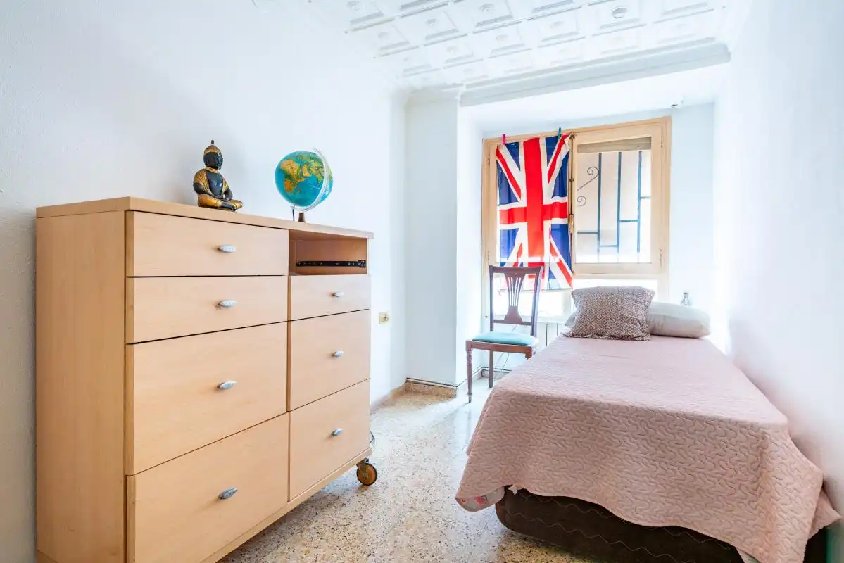 Habitación de Piso en venta en Castellón de la Plana / Castelló de la Plana con Calefacción, Terraza y Balcón