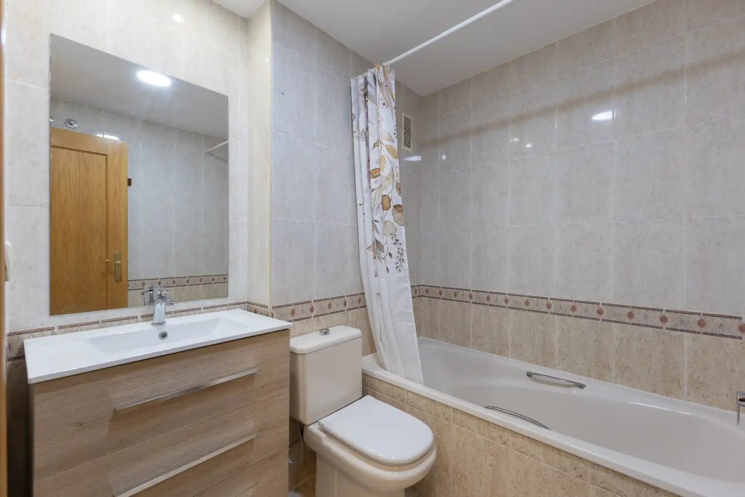 Badezimmer von Wohnung zur Miete in Valencia mit Klimaanlage, Heizung und Balkon