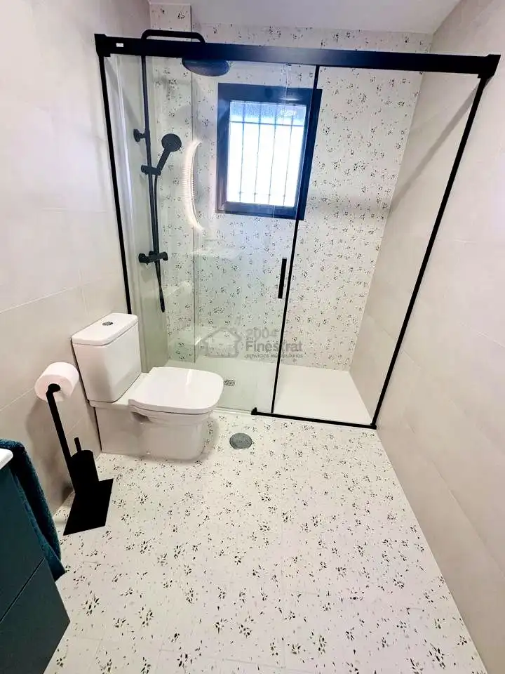 Bathroom of Flat for rent in Benidorm  with Terrace, Furnished and Community pool