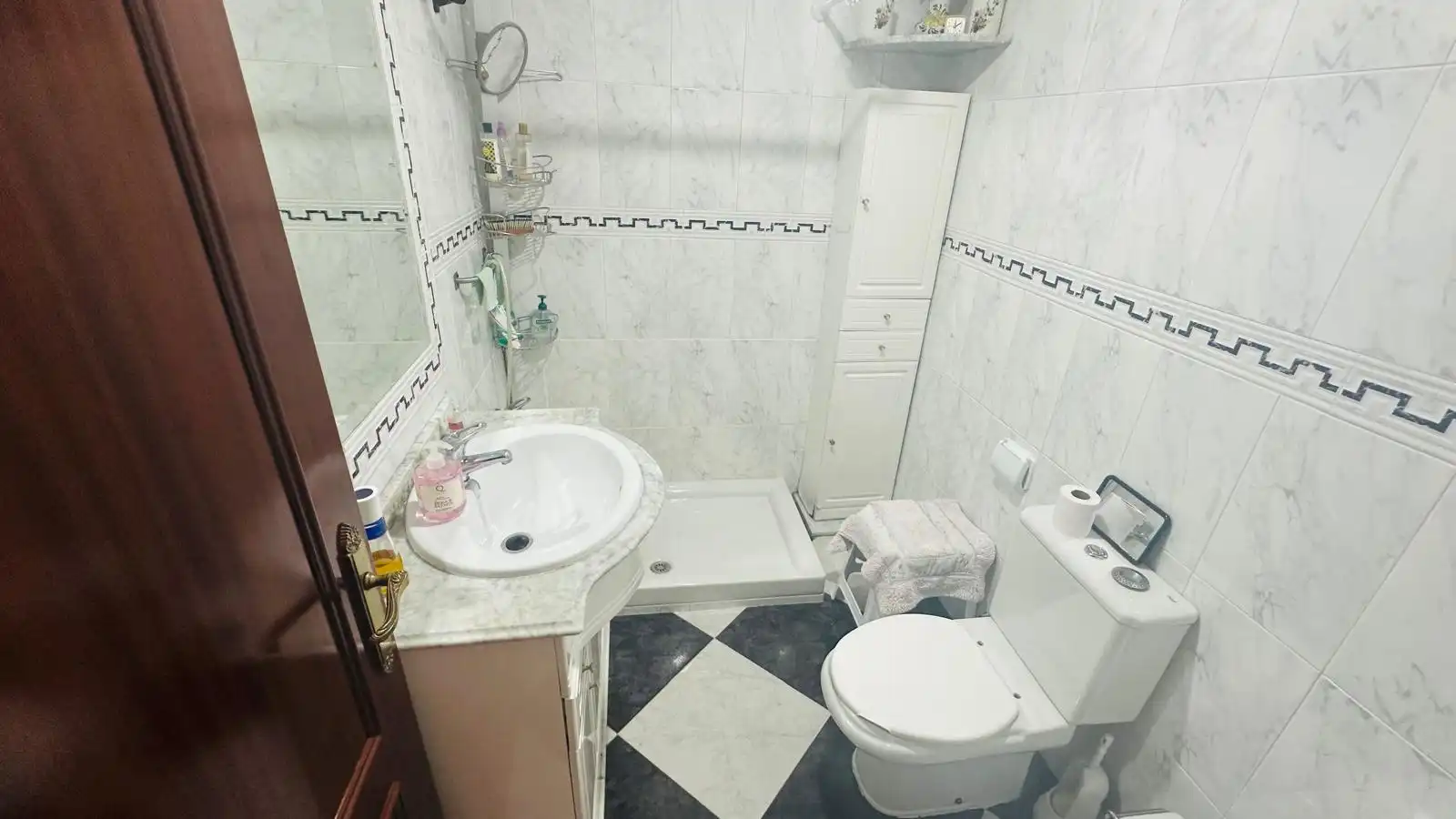 Badezimmer von Wohnung zum Verkauf in Sevilla mit Klimaanlage, Heizung und Terrasse