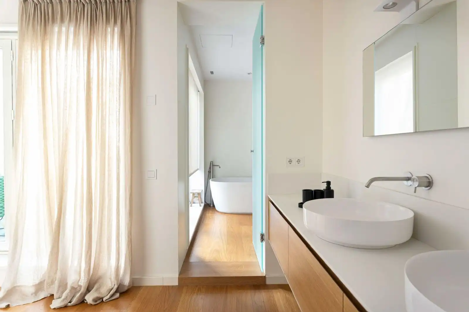 Badezimmer von Wohnung zur Miete in Barcelona mit Klimaanlage, Heizung und Terrasse