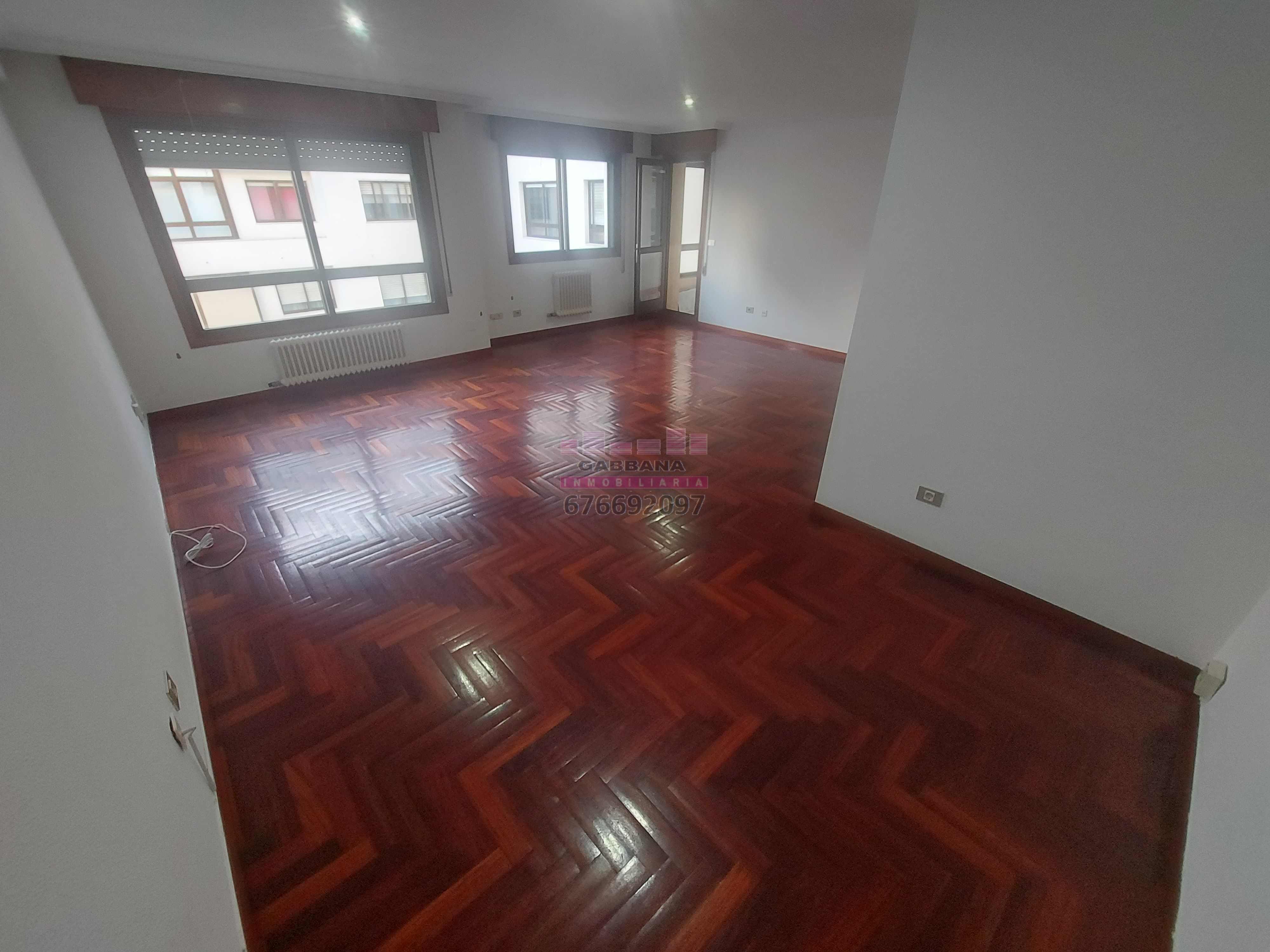 Flat for rent in Rúa de Rosalía de Castro, Centro - Areal