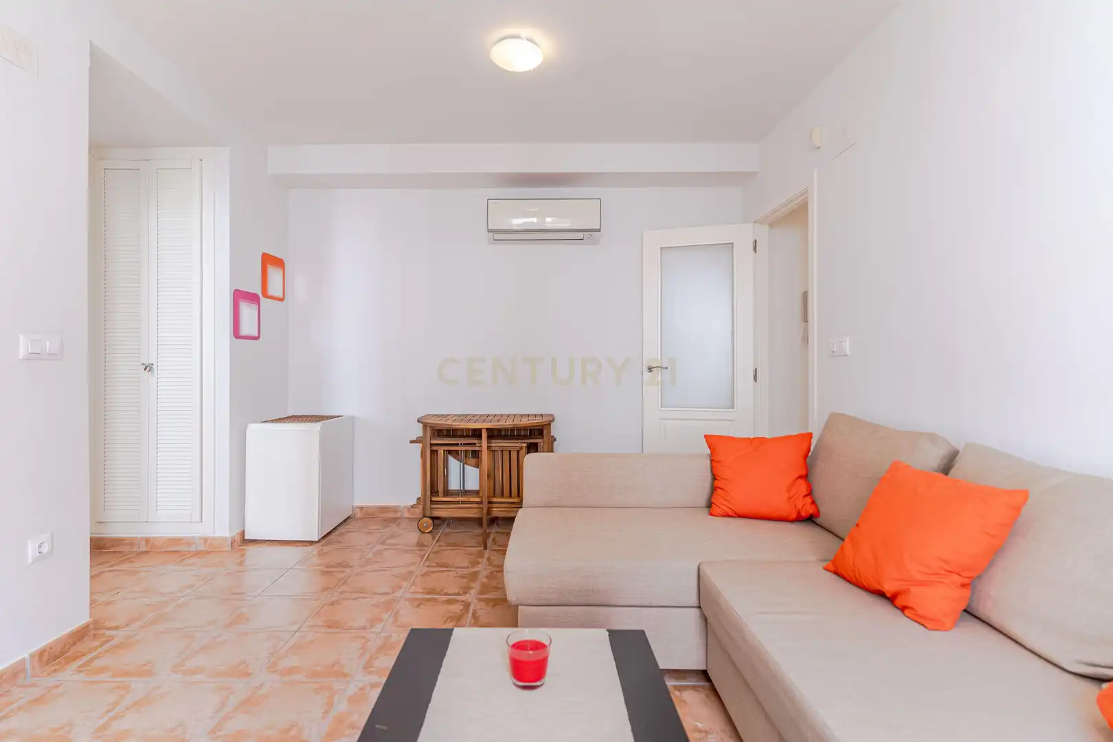 Sala d'estar de Apartament en venda en Vélez de Benaudalla amb Aire condicionat i Piscina comunitària