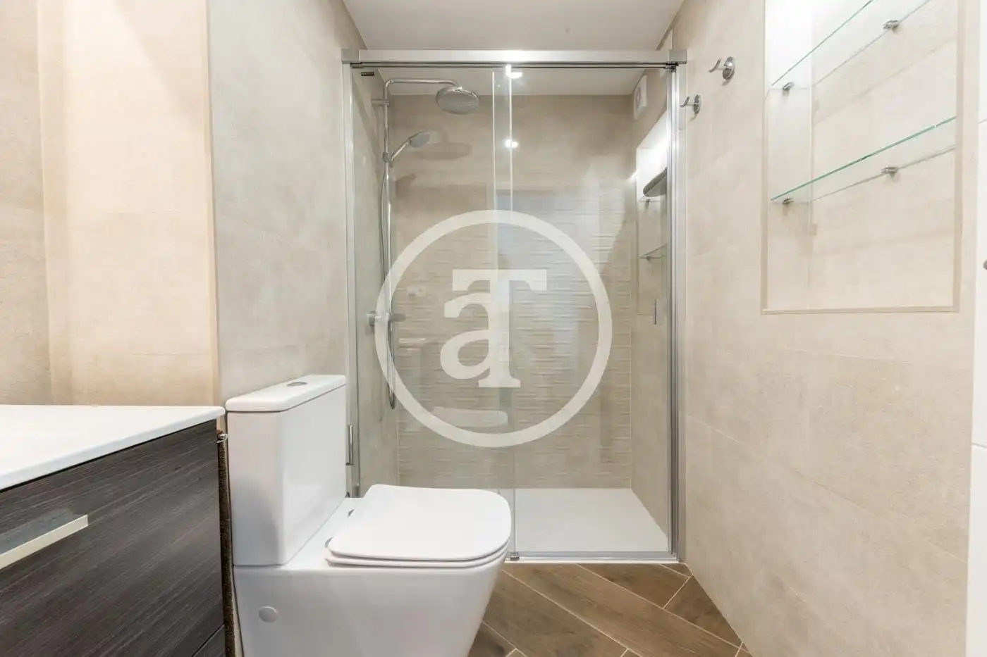 Badezimmer von Wohnung zur Miete in Madrid mit Klimaanlage, Heizung und Möbliert