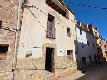 House with balcony for sale in Jorba