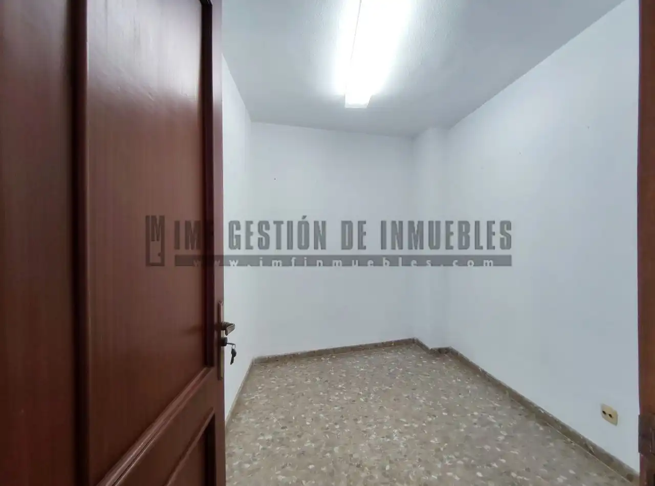 Oficina de alquiler en Vélez-Málaga