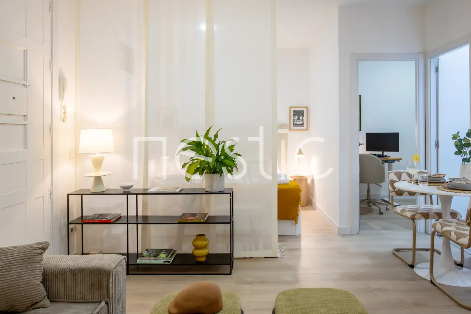 Habitación de Apartamento de alquiler en Madrid con Aire acondicionado, Calefacción y Amueblado
