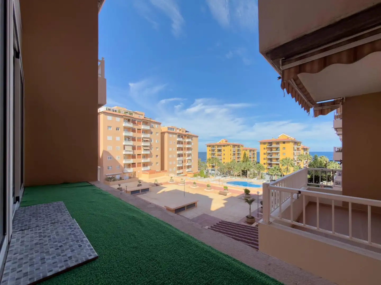 Vista exterior de Pis en venda en Candelaria amb Terrassa i Piscina comunitària