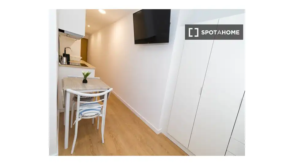 Habitación de Piso de alquiler en Valencia con Aire acondicionado, Calefacción y Amueblado