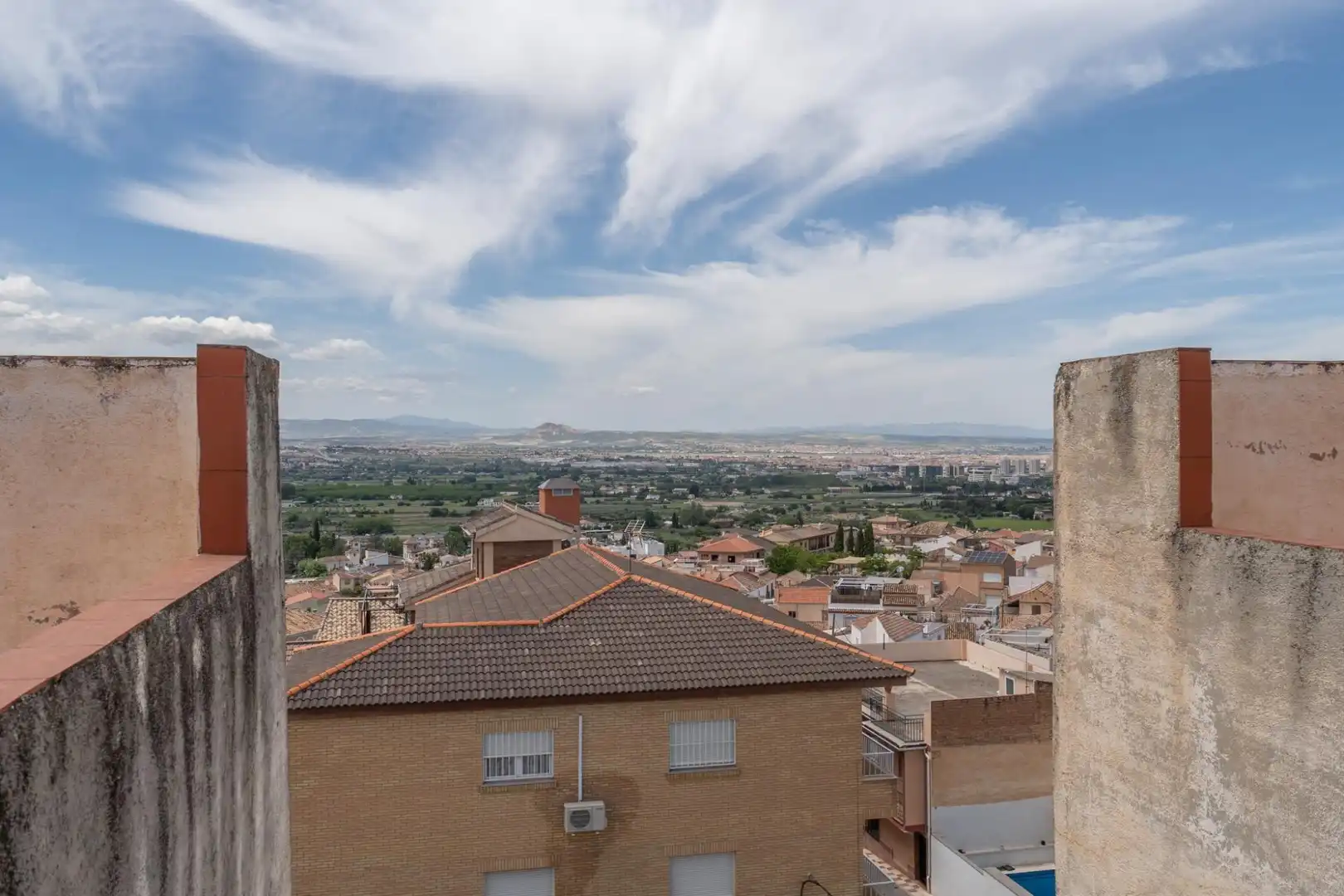 Vista exterior de Pis en venda en Huétor Vega amb Aire condicionat, Traster i Balcó