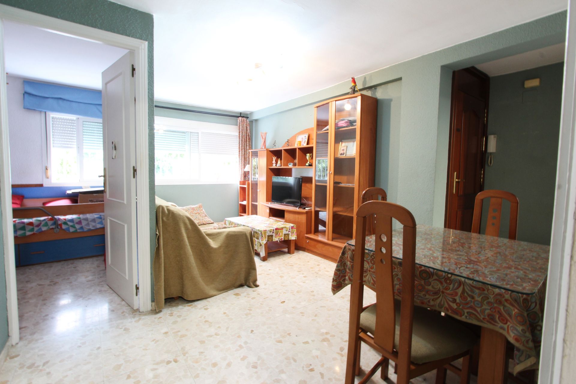 Living room of Flat for sale in  Sevilla Capital  with Air Conditioner, Storage room and Furnished