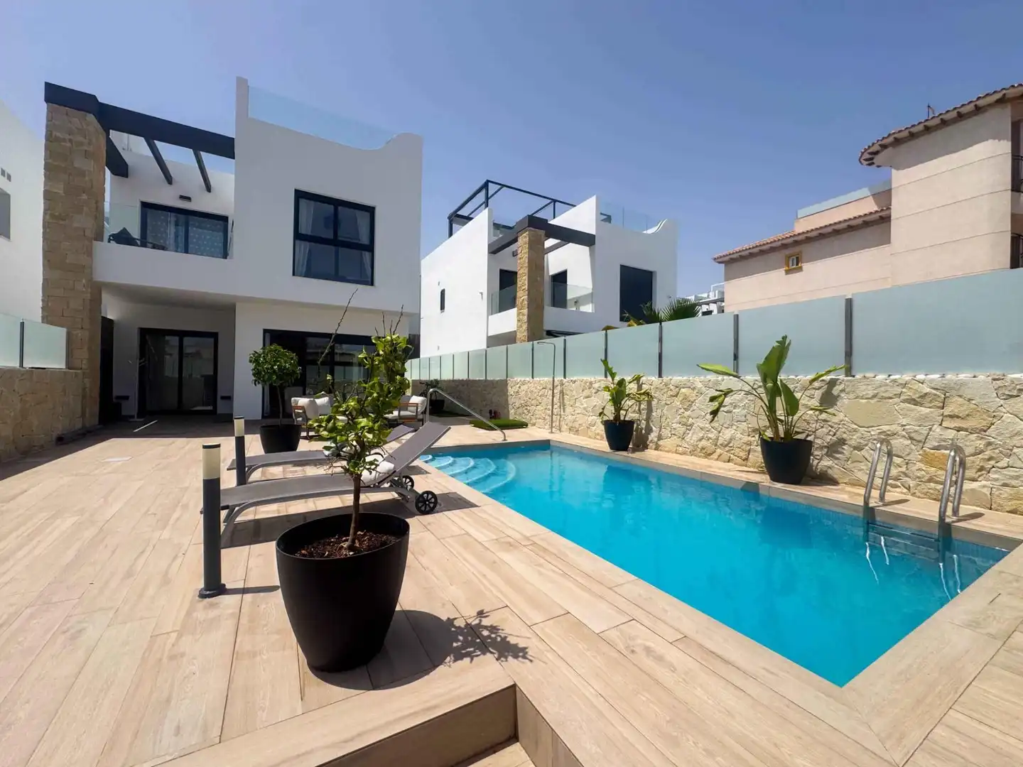 Detached house with pool for sale in Orihuela Costa