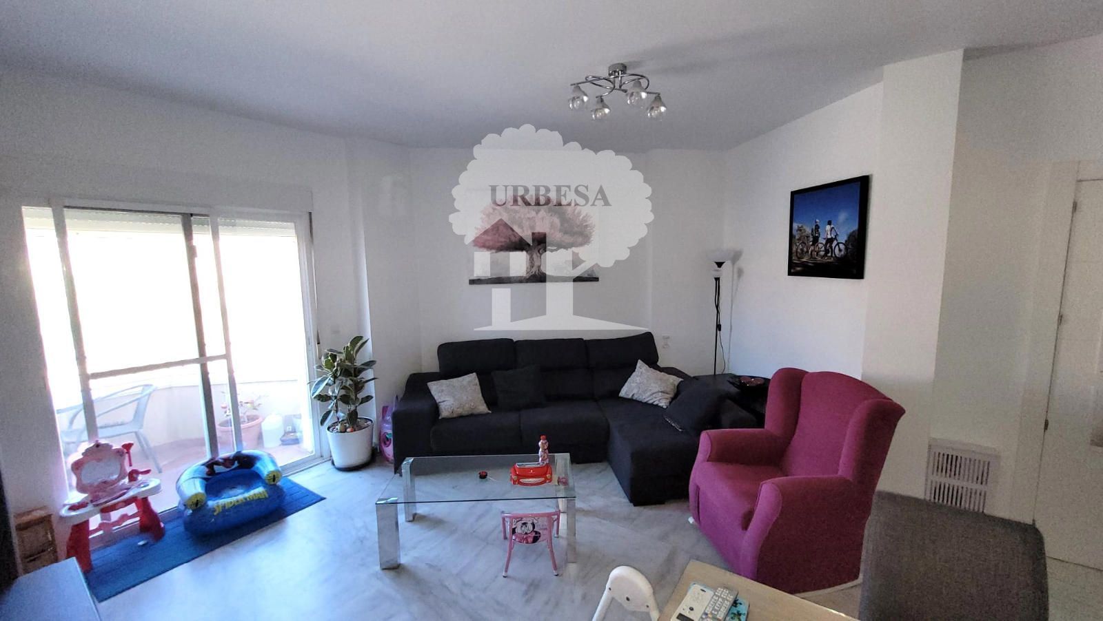 Sala d'estar de Casa adosada en venda en Motril amb Aire condicionat, Terrassa i Traster