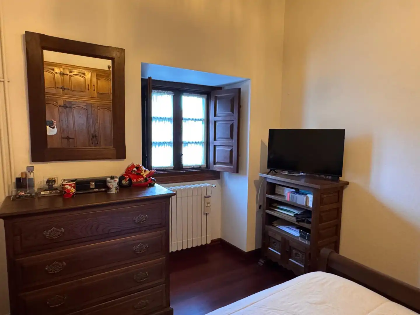 Habitación de Casa o chalet en venta en Los Corrales de Buelna  con Calefacción, Jardín privado y Terraza