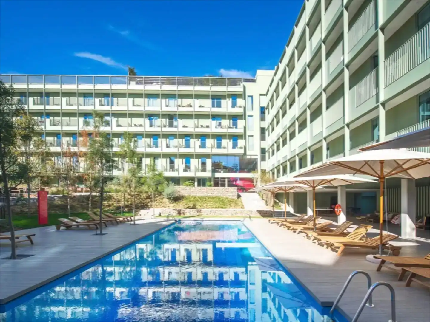 Schwimmbecken von Wohnung zur Miete in Barcelona mit Klimaanlage, Privatgarten und Parkett