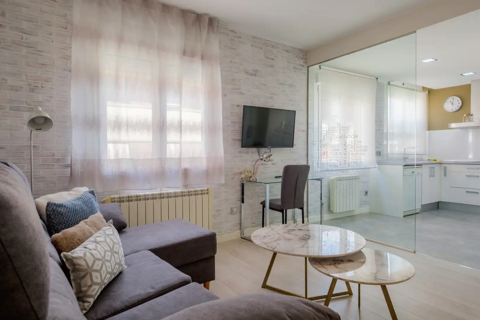 Living room of Flat for rent in Zaragoza  with Furnished and Internet