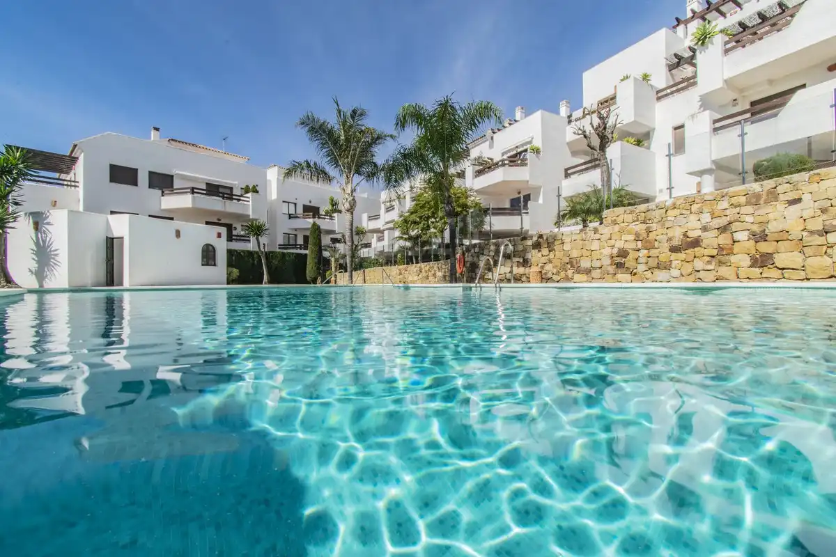 Vista exterior de Apartament en venda en Estepona amb Aire condicionat, Traster i Moblat