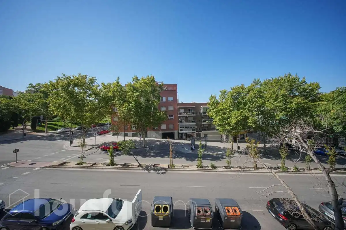 Vista exterior de Pis en venda en Madrid amb Calefacció, Terrassa i Moblat