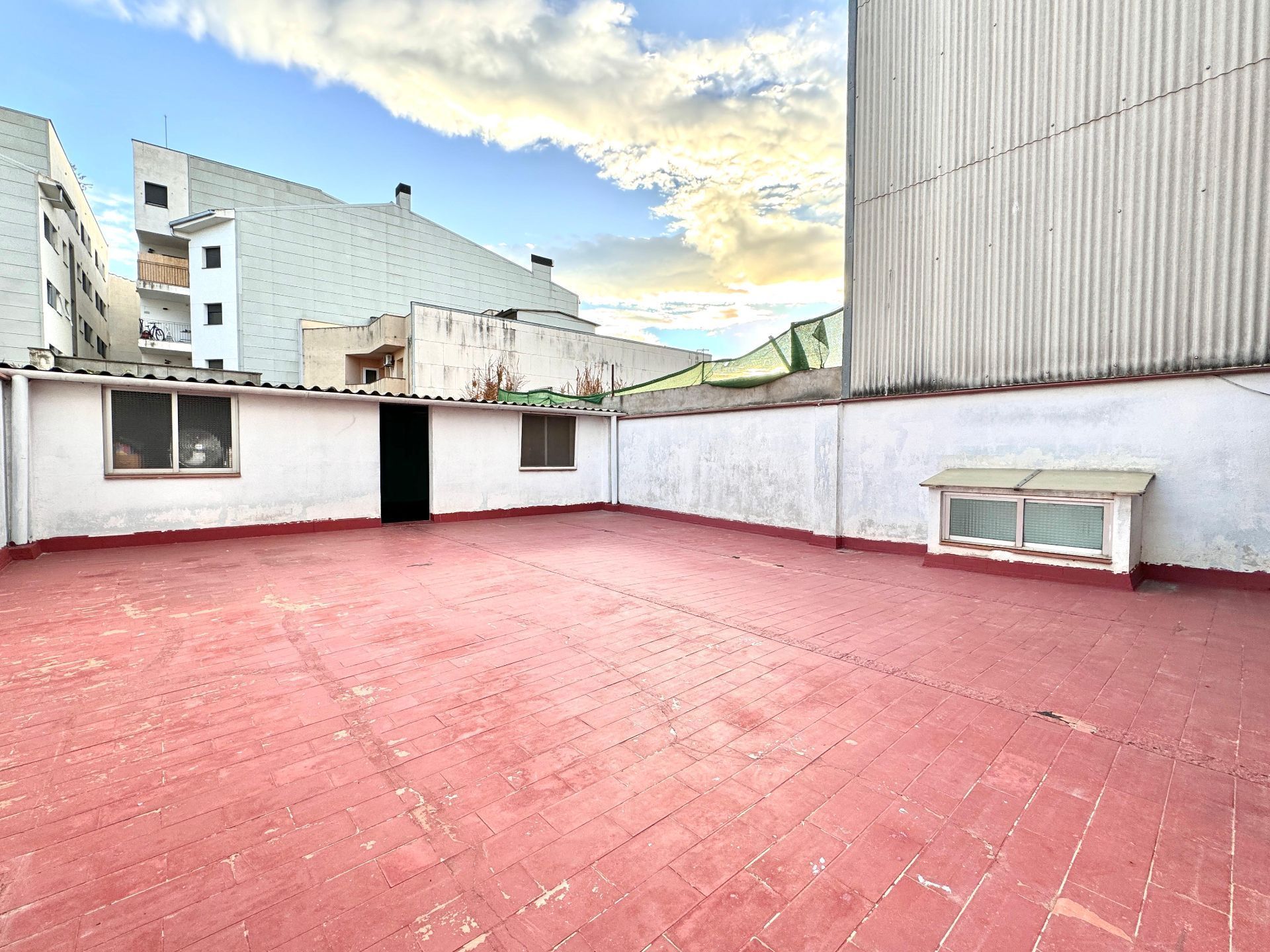 Terrassa de Casa adosada en venda en Girona Capital amb Traster