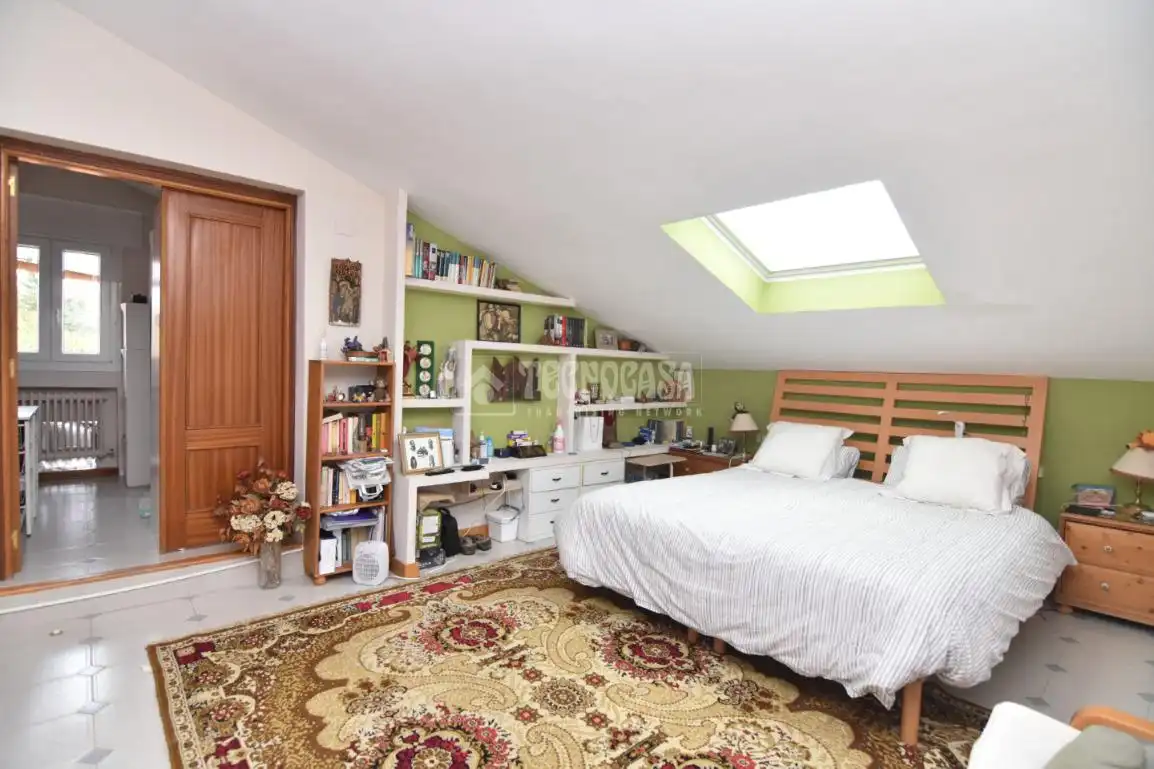 Habitación de Casa o chalet en venta en Villaviciosa de Odón con Aire acondicionado, Calefacción y Jardín privado