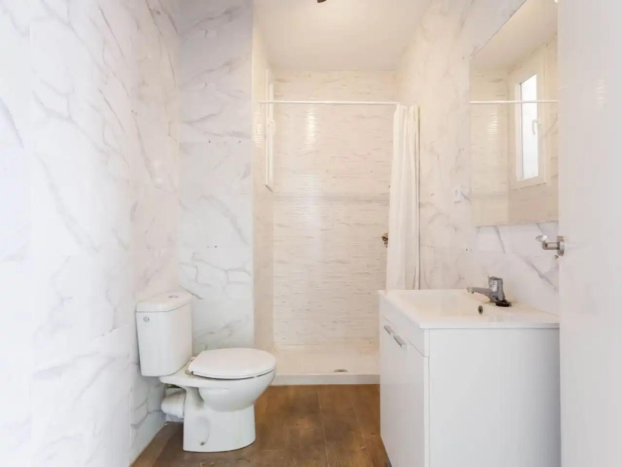 Baño de Piso para compartir en Talavera de la Reina con Aire acondicionado, Calefacción y Horno