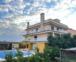 Vista exterior de Casa o xalet en venda en Polinyà de Xúquer amb Terrassa, Piscina i Balcó