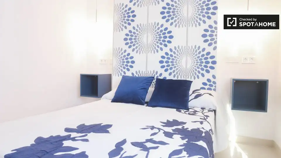 Bedroom of Flat for rent in Valencia  with Air Conditioner, Heating and Furnished