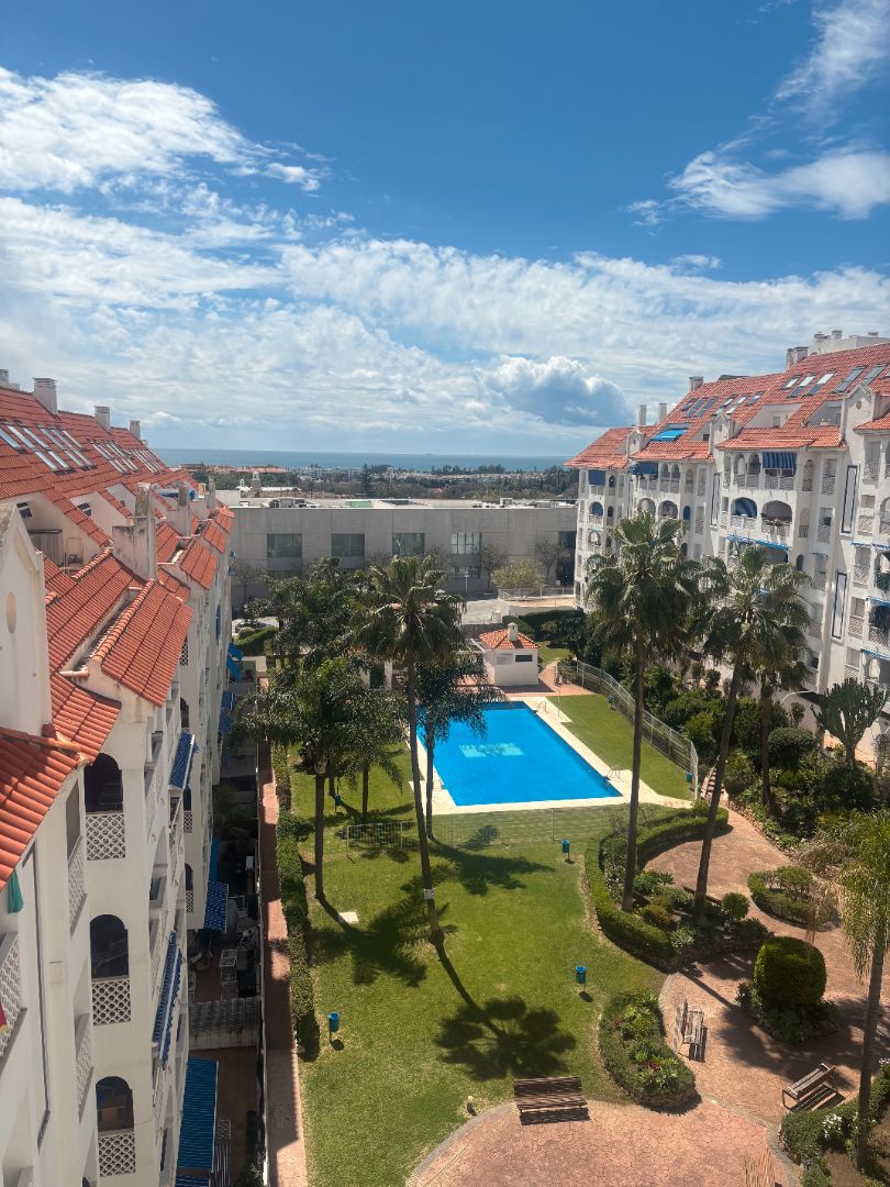 Swimming pool of Flat for sale in Marbella  with Terrace, Oven and Washing machine