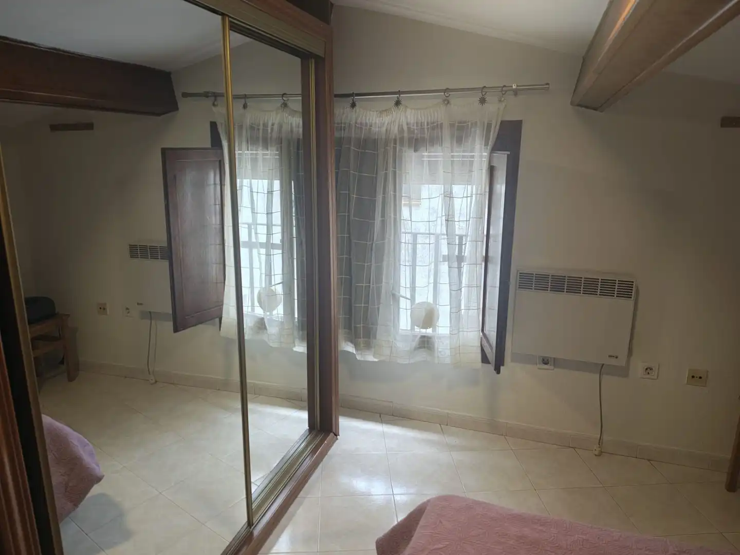 Habitación de Apartamento de alquiler en Cáceres con Calefacción y Piscina comunitaria