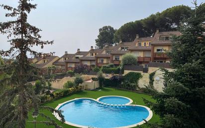 Piscina de Casa adosada de lloguer en Sant Andreu de Llavaneres amb Aire condicionat, Calefacció i Terrassa