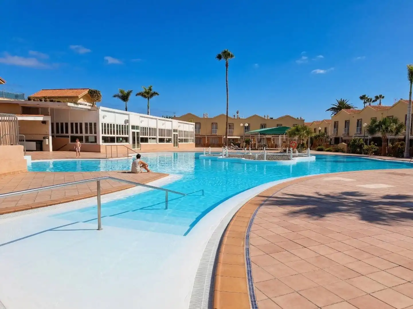 Piscina de Dúplex en venta en San Bartolomé de Tirajana con Jardín privado, Terraza y Amueblado