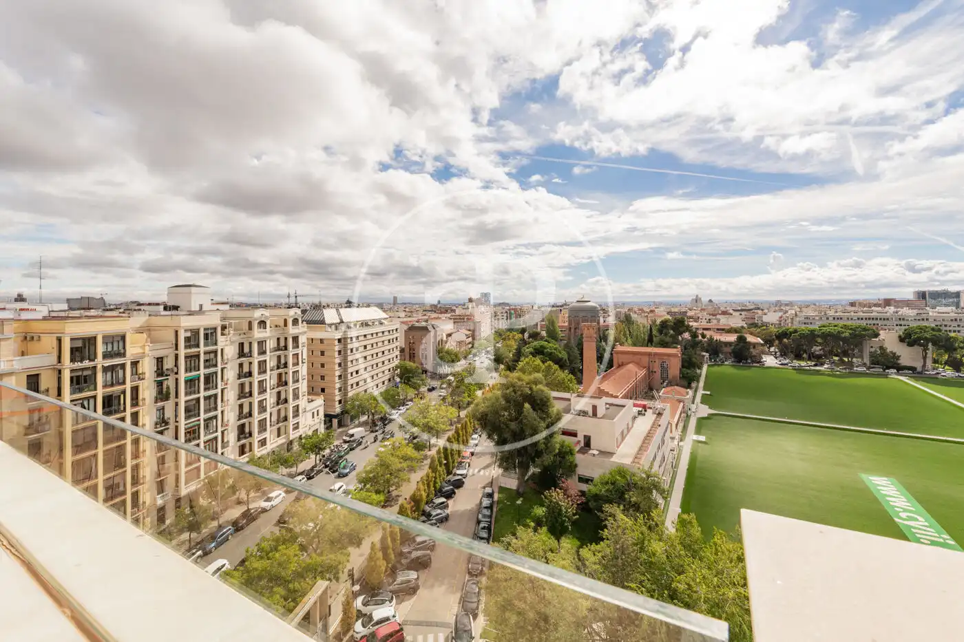 Außenansicht von Wohnung zum Verkauf in Madrid mit Klimaanlage, Heizung und Terrasse